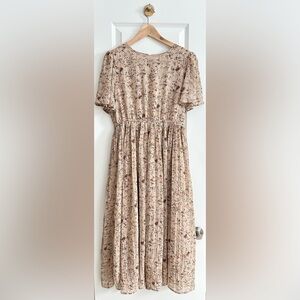 Cream Floral Pleated Short Sleeve Chiffon Midi Dress in Size Medium